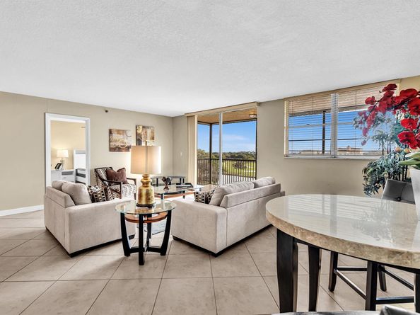 3300 W Rolling Hills Cir 705, Davie FL 33328