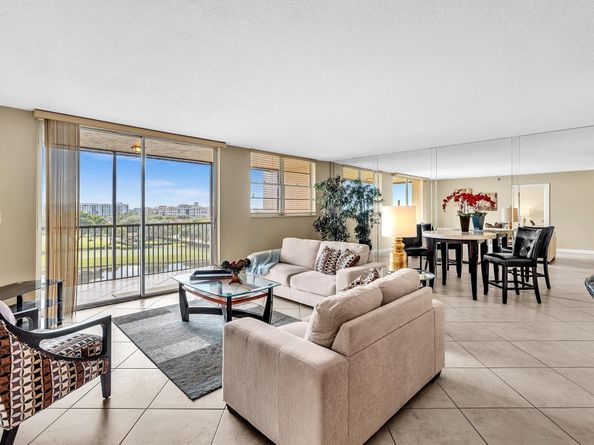 3300 W Rolling Hills Cir 705, Davie FL 33328
