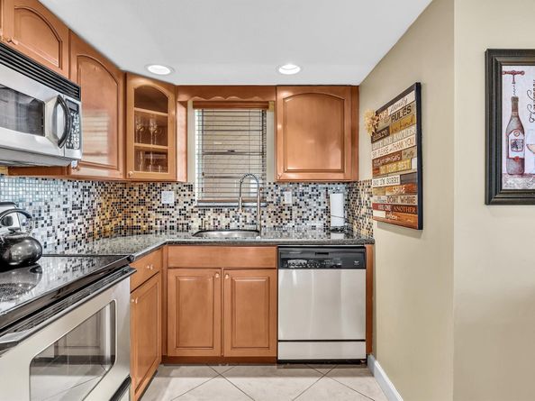 3300 W Rolling Hills Cir 705, Davie FL 33328