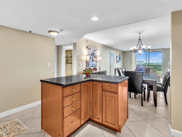 3300 W Rolling Hills Cir 705, Davie FL 33328