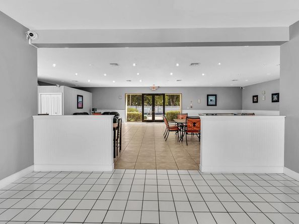 3300 W Rolling Hills Cir 705, Davie FL 33328