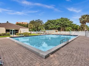 3300 W Rolling Hills Cir 705, Davie FL 33328