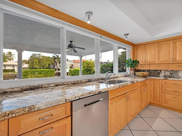 2427 Sea Island Dr, Fort Lauderdale FL 33301