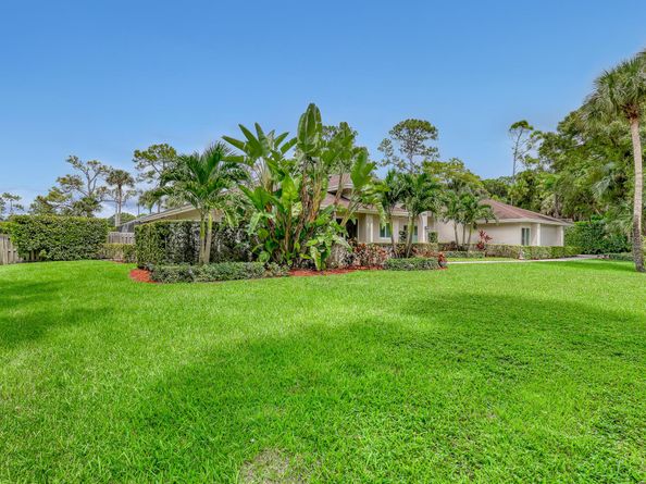 8659 Thousand Pines Circle, West Palm Beach FL 33411