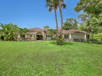 8659 Thousand Pines Circle