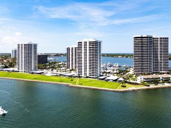 115 Lakeshore Drive
