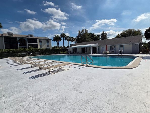 1115 Green Pine Boulevard D2, West Palm Beach FL 33409