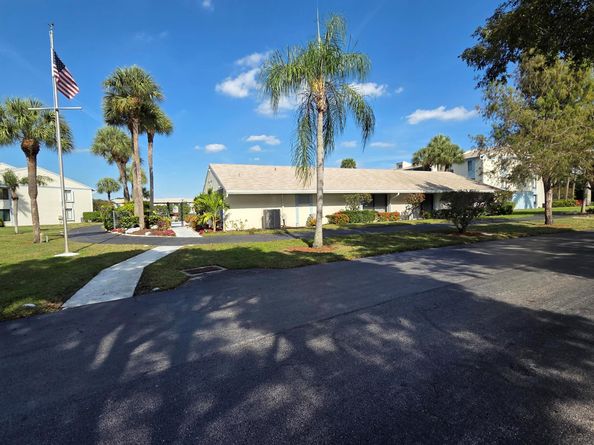 1115 Green Pine Boulevard D2, West Palm Beach FL 33409