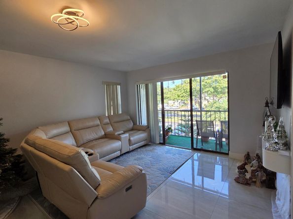 1115 Green Pine Boulevard D2, West Palm Beach FL 33409