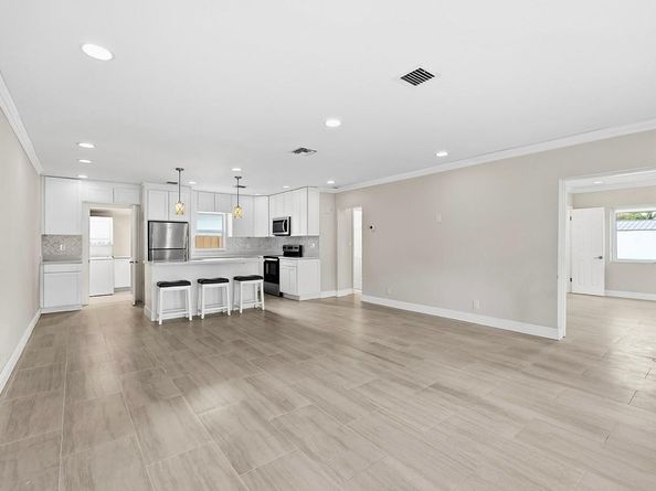 2000 NE 17 Ct., Fort Lauderdale FL 33304