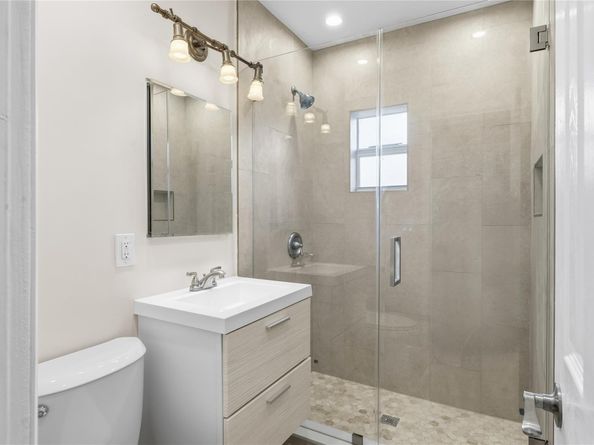 2000 NE 17 Ct., Fort Lauderdale FL 33304