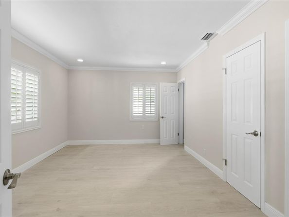 2000 NE 17 Ct., Fort Lauderdale FL 33304