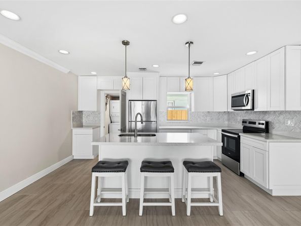 2000 NE 17 Ct., Fort Lauderdale FL 33304