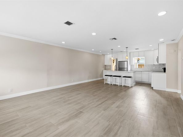 2000 NE 17 Ct., Fort Lauderdale FL 33304