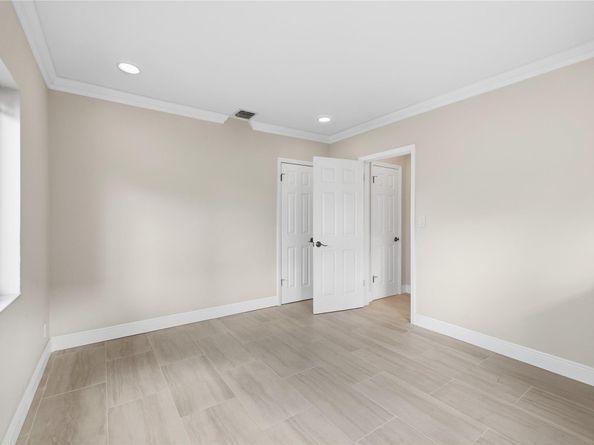 2000 NE 17 Ct., Fort Lauderdale FL 33304