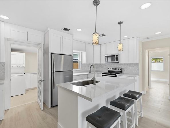 2000 NE 17 Ct., Fort Lauderdale FL 33304