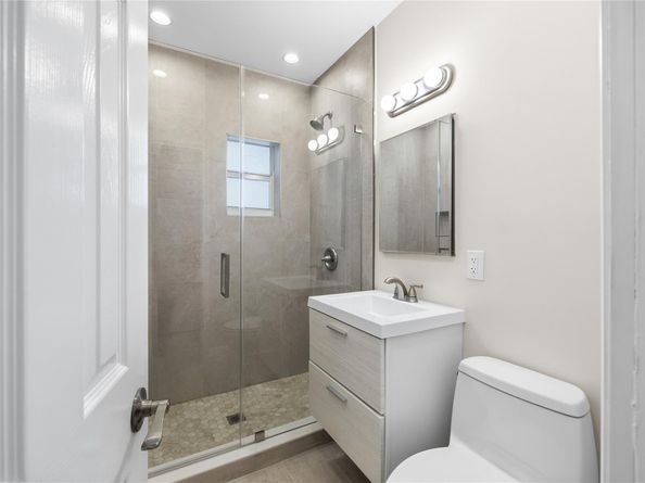 2000 NE 17 Ct., Fort Lauderdale FL 33304