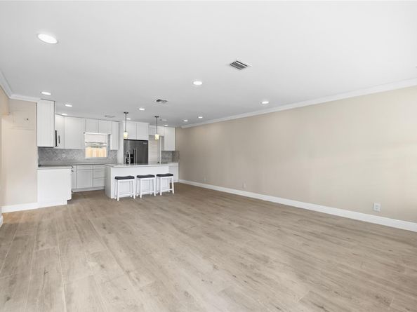 2000 NE 17 Ct., Fort Lauderdale FL 33304