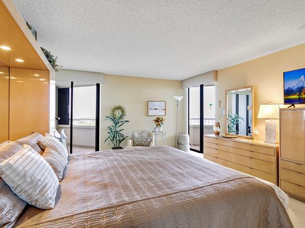 5070 N Ocean Drive 10c, Singer Island FL 33404