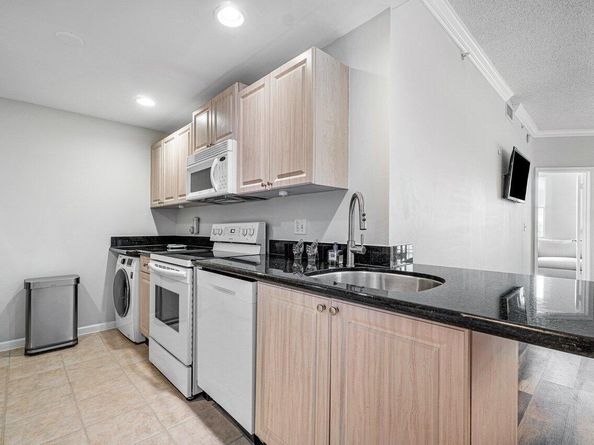 2040 Greenview Shores Boulevard 223, Wellington FL 33414