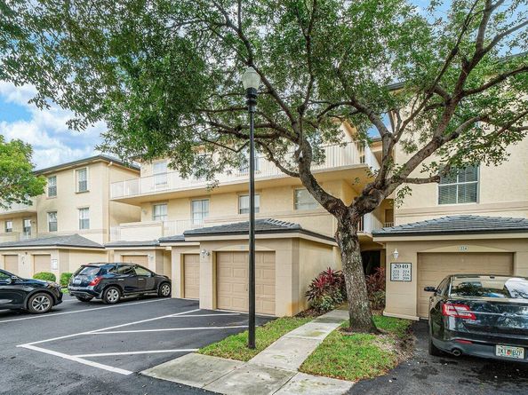 2040 Greenview Shores Boulevard 223, Wellington FL 33414