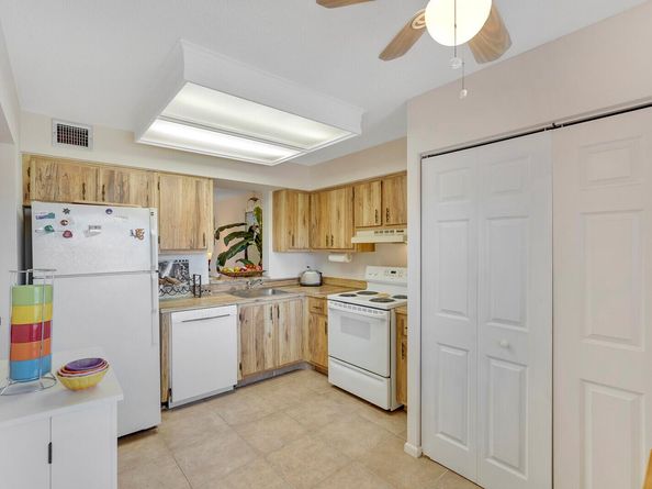 7300 Lake Cir Drive 301, Margate FL 33063