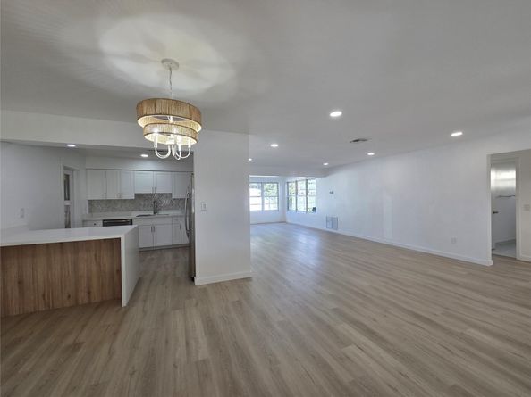 8571 NW 16th St, Pembroke Pines FL 33024