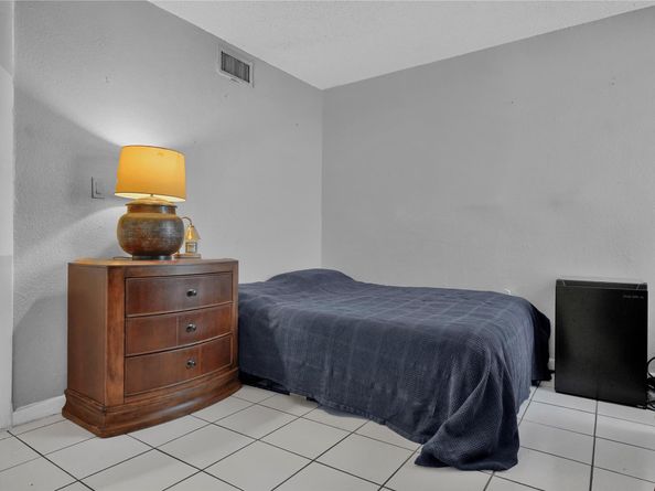 20033 SW 123rd Dr, Miami FL 33177