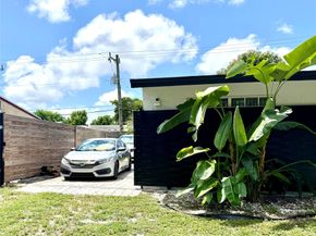 7140 Custer St, Hollywood FL 33024