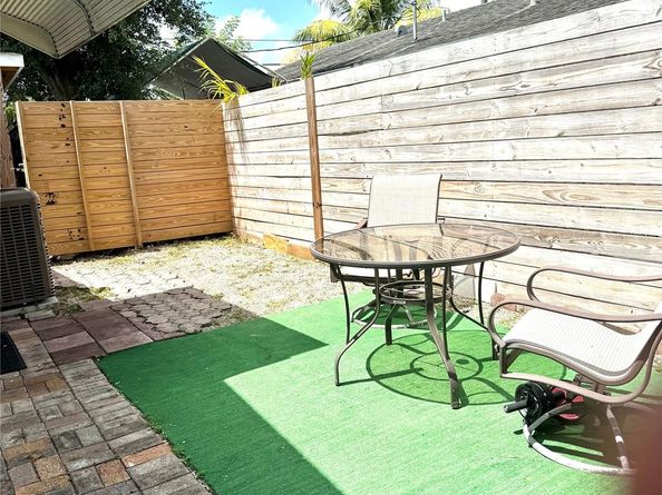 7140 Custer St, Hollywood FL 33024