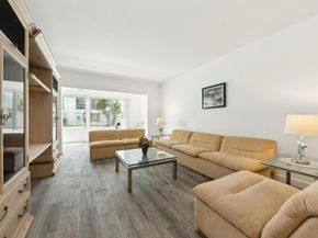 3186 Via Poinciana 115, Lake Worth FL 33467