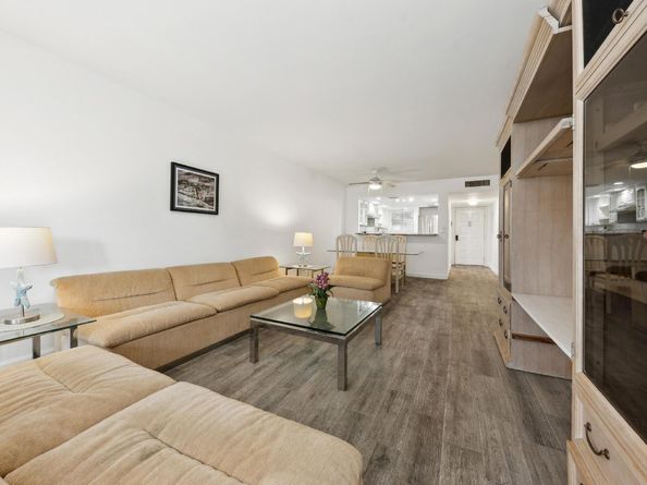 3186 Via Poinciana 115, Lake Worth FL 33467