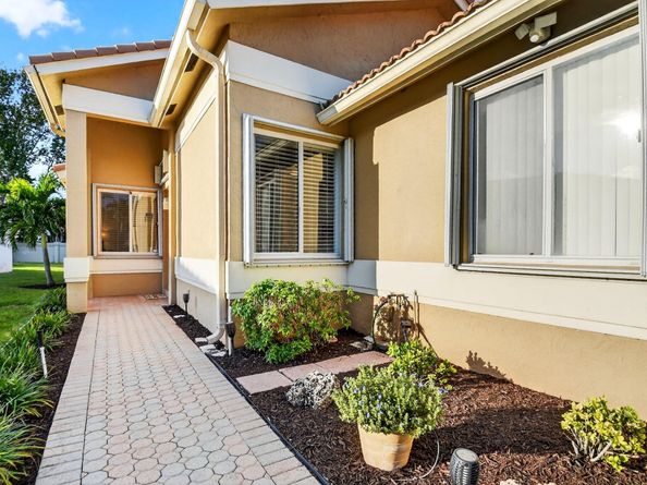 8099 Bellafiore Way, Boynton Beach FL 33472