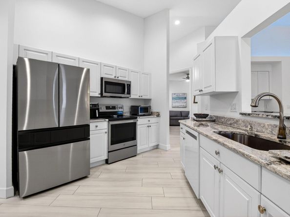 8099 Bellafiore Way, Boynton Beach FL 33472