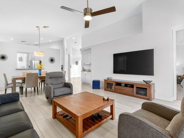 8099 Bellafiore Way, Boynton Beach FL 33472