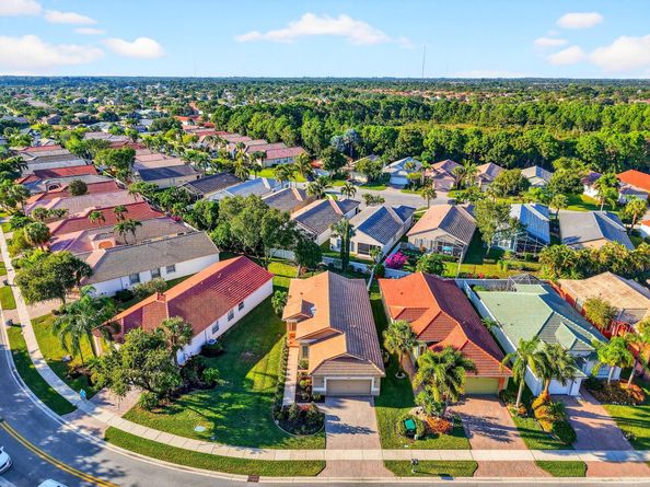 8099 Bellafiore Way, Boynton Beach FL 33472