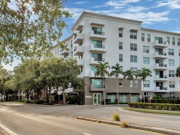 2421 NE 65th St 617, Fort Lauderdale FL 33308