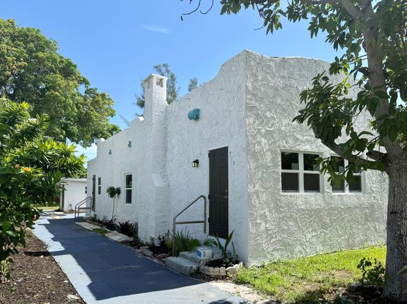 719 Briggs Street, West Palm Beach FL 33405