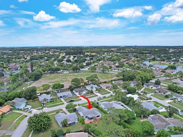 146 Village Circle, Jupiter FL 33458