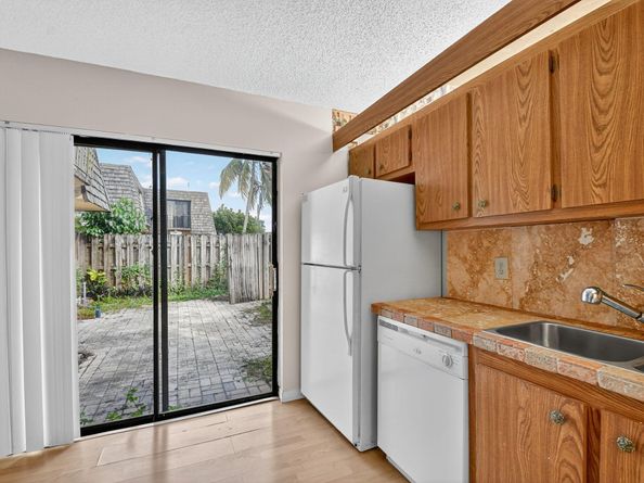 306 Lake Arbor Drive, Palm Springs FL 33461