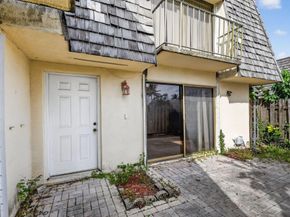 306 Lake Arbor Drive, Palm Springs FL 33461