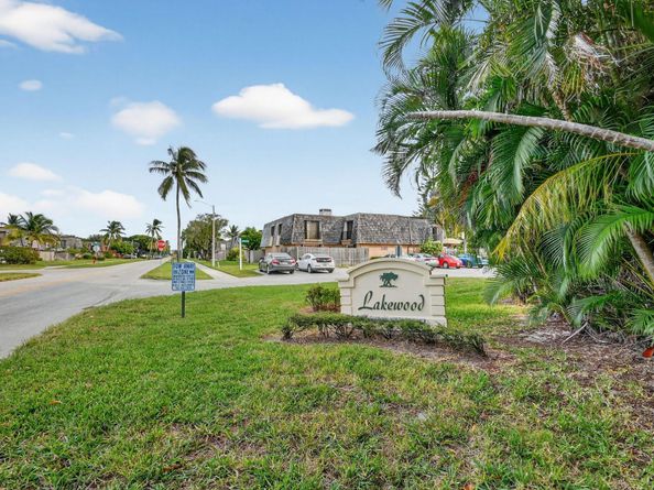 306 Lake Arbor Drive, Palm Springs FL 33461