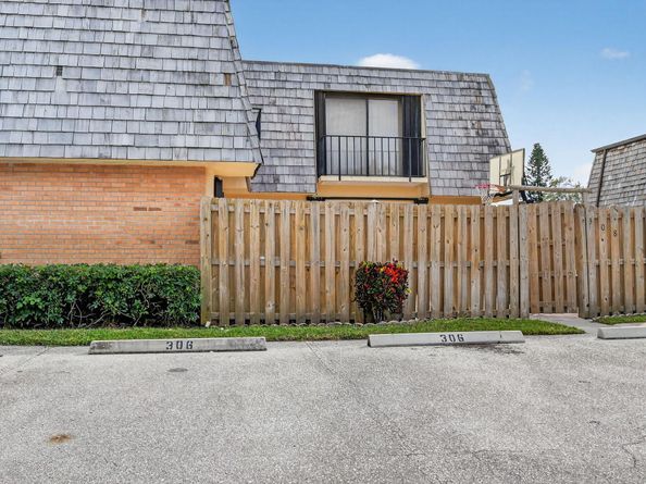 306 Lake Arbor Drive, Palm Springs FL 33461