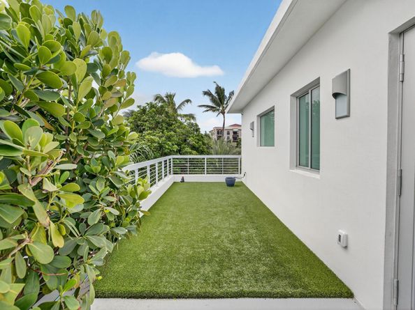 2401 N Atlantic Blvd, Fort Lauderdale FL 33305