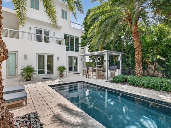 2401 N Atlantic Blvd, Fort Lauderdale FL 33305