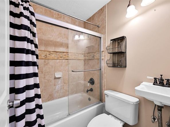 1390 NE 39th St, Pompano Beach FL 33064