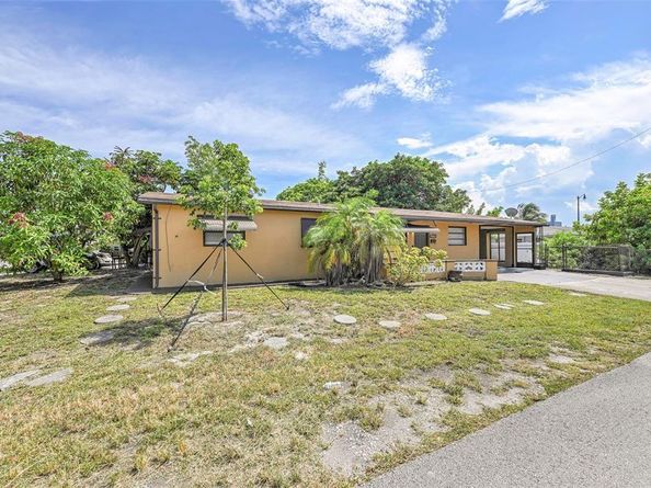 1390 NE 39th St, Pompano Beach FL 33064