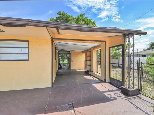 1390 NE 39th St, Pompano Beach FL 33064