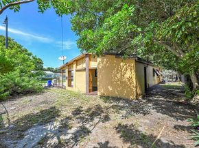 1390 NE 39th St, Pompano Beach FL 33064