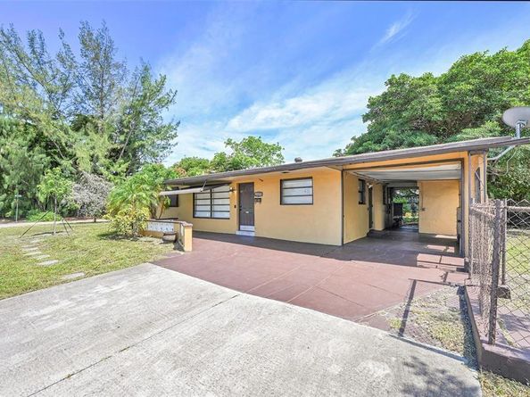 1390 NE 39th St, Pompano Beach FL 33064